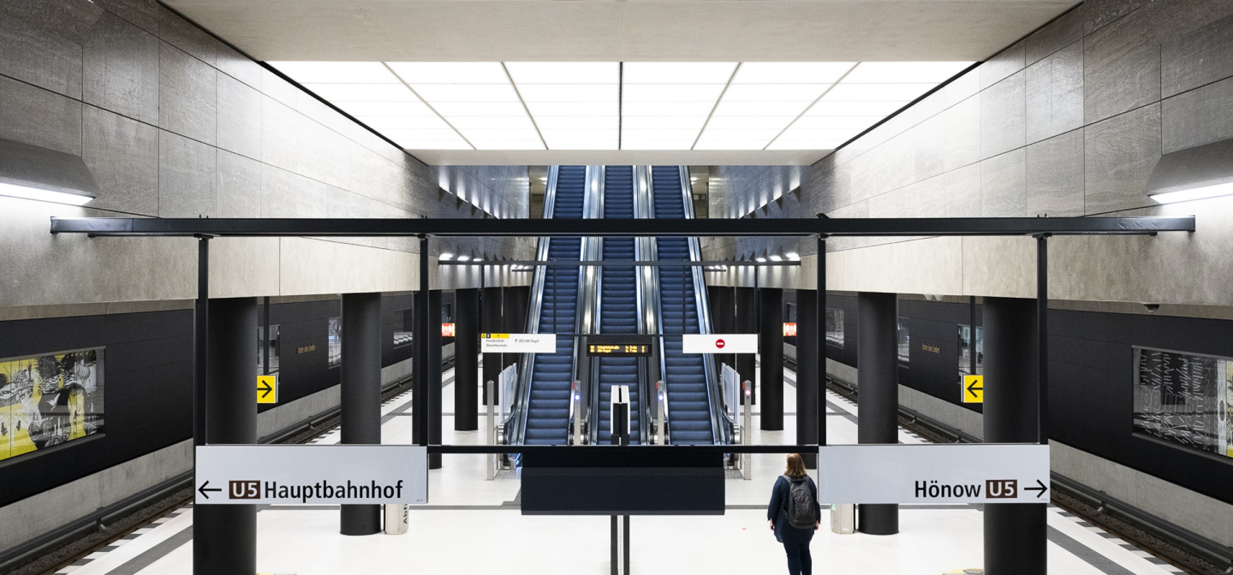 thegreeneyl ausstellungs design Humboldt Universität bahnhof der wissenschaften unter den linden ubahn medienwand grafik