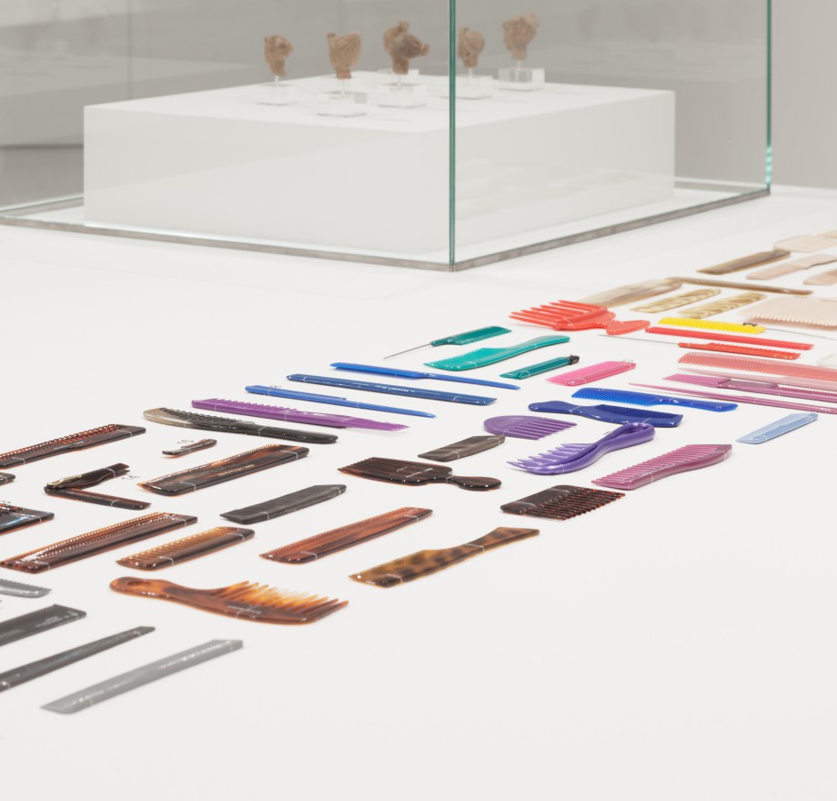 thegreeneyl ausstellung gestaltung grimmwelt kassel exhibition design kämme bunt