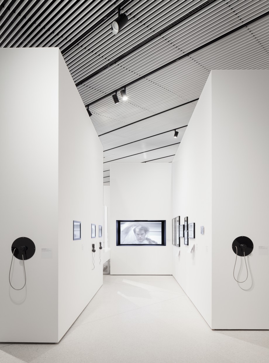 thegreeneyl ausstellung gestaltung grimmwelt kassel exhibition design screens