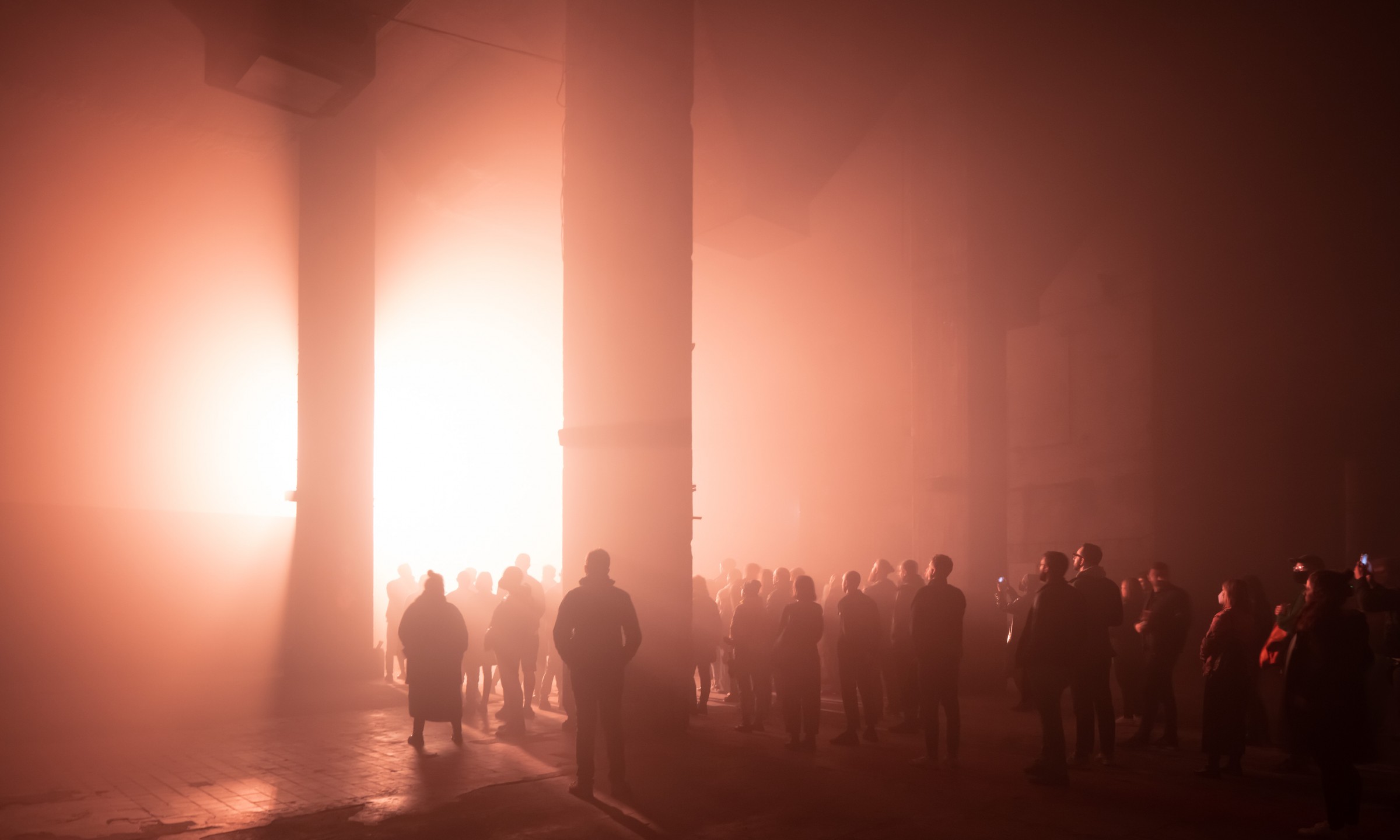 thegreeneyl ausstellungsgestaltung las foundation ian cheng halle am berghain rot