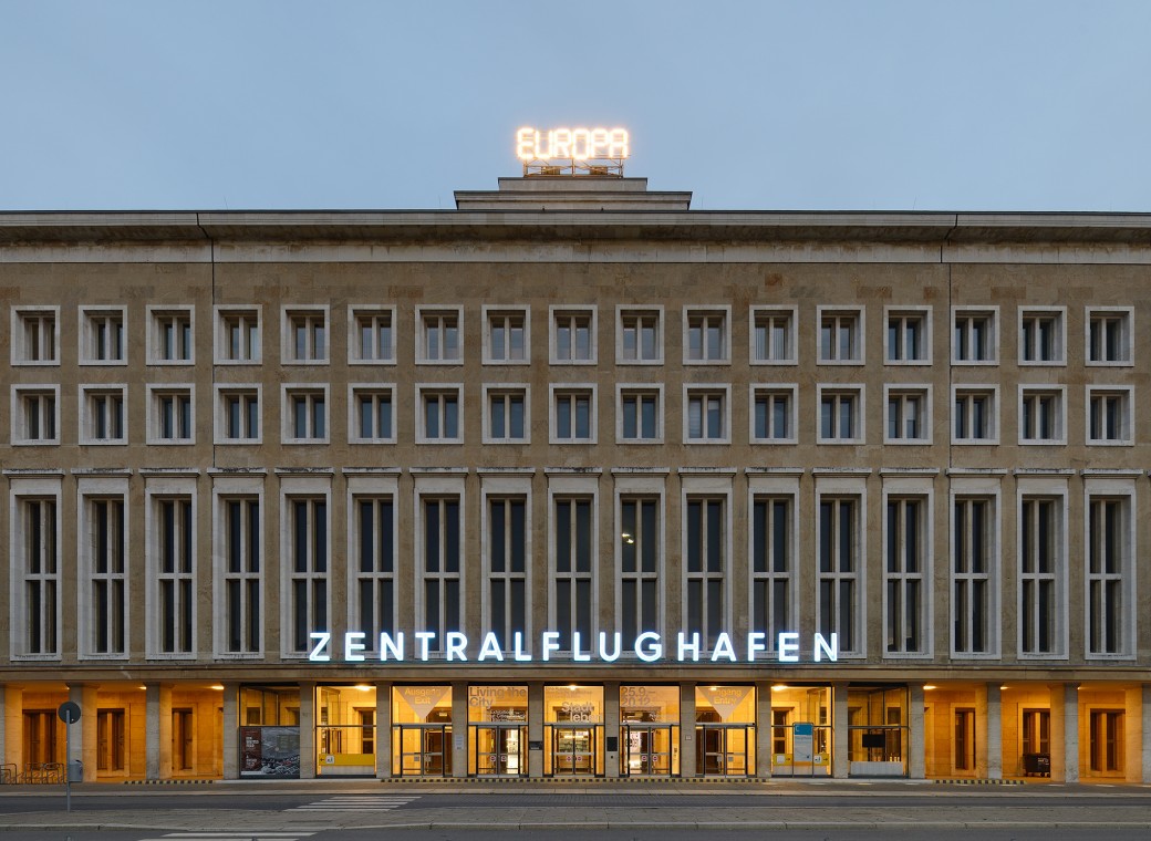 thegreeneyl ausstellungs design exhibition design living the city flughafen tempelhof berlin europa aussenansicht 