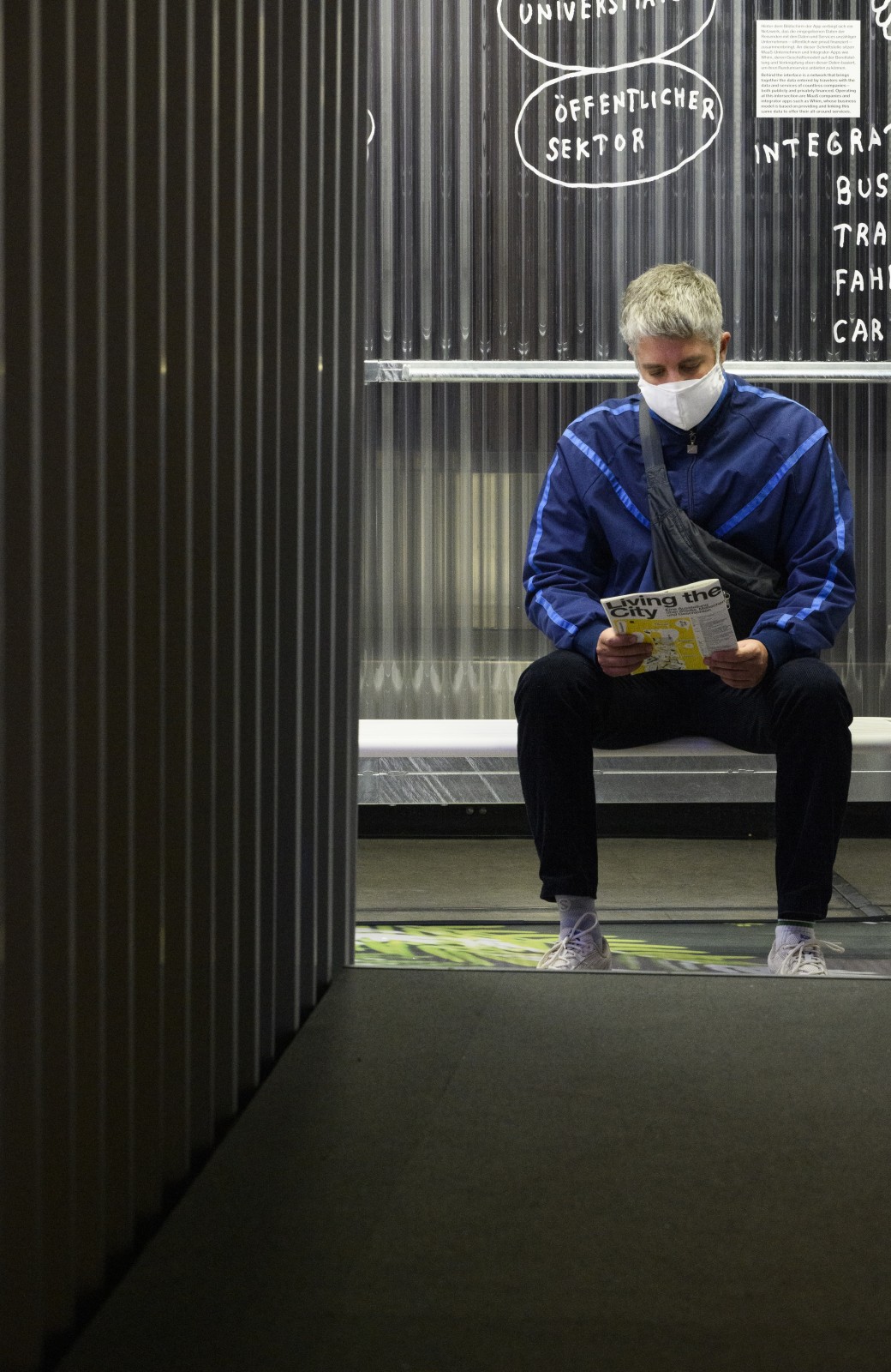 thegreeneyl ausstellungs design exhibition design living the city flughafen tempelhof berlin detail mensch